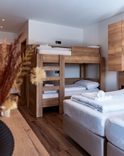 Classic Room width 6 beds